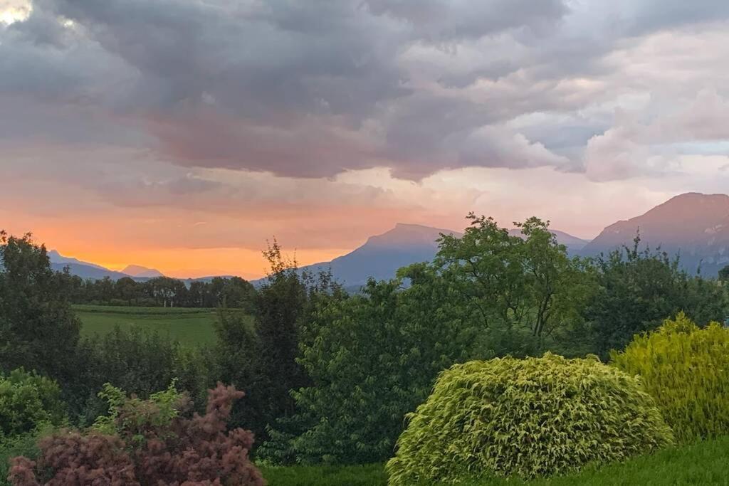 Au calme avec vue magnifique à Saint Maximin Apartamento Exterior foto