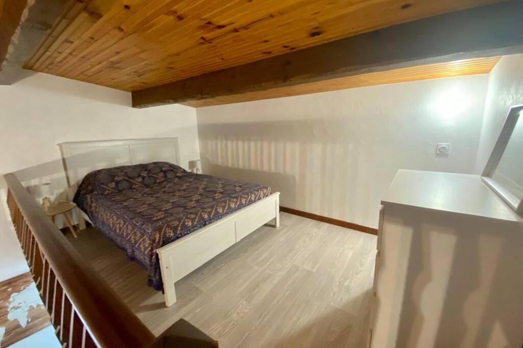 Au calme avec vue magnifique à Saint Maximin Apartamento Exterior foto