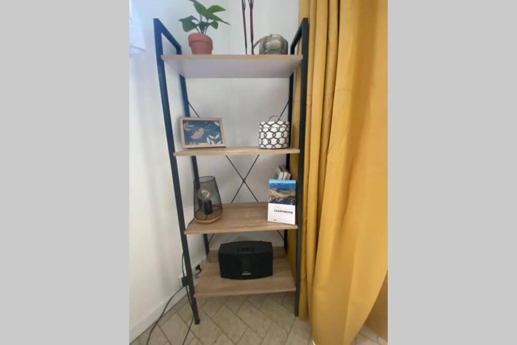 Au calme avec vue magnifique à Saint Maximin Apartamento Exterior foto
