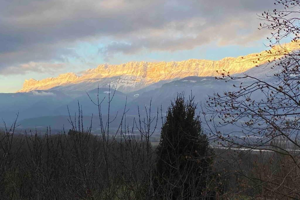 Au calme avec vue magnifique à Saint Maximin Apartamento Exterior foto